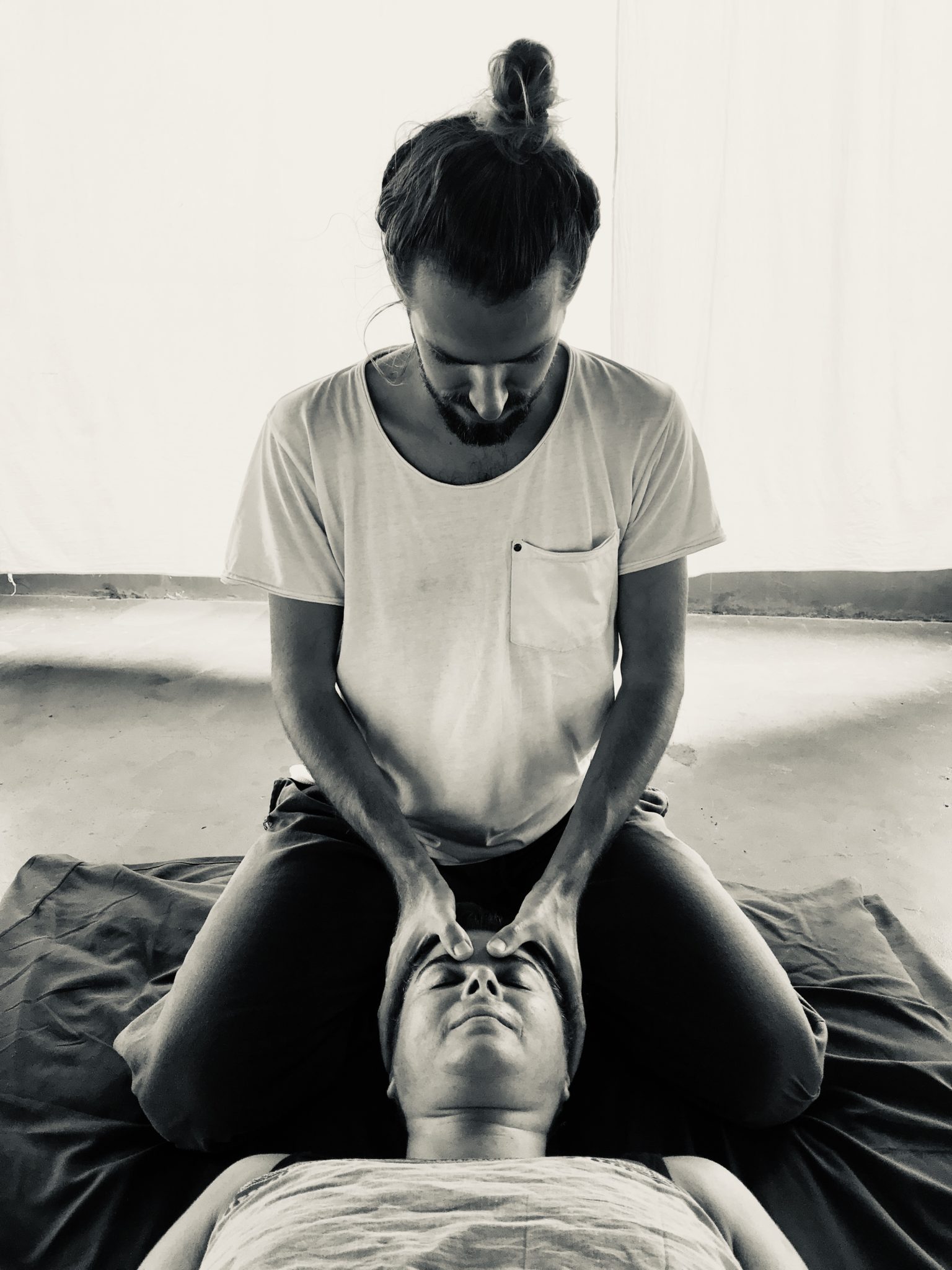 Ayurvedische Yoga-Massage-Therapie in München mit Flo