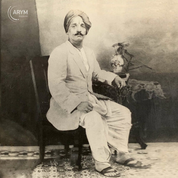 Limaye 大师历史照片 – 阿育吠陀传统传承人 Limaye 大师的黑白肖像 – 阿育吠陀瑜伽传统人物